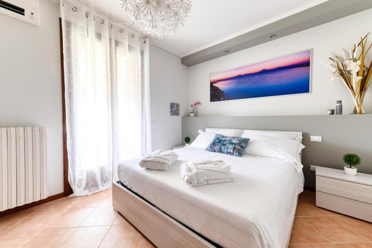Wolf House - Sirmione Holiday エクステリア 写真