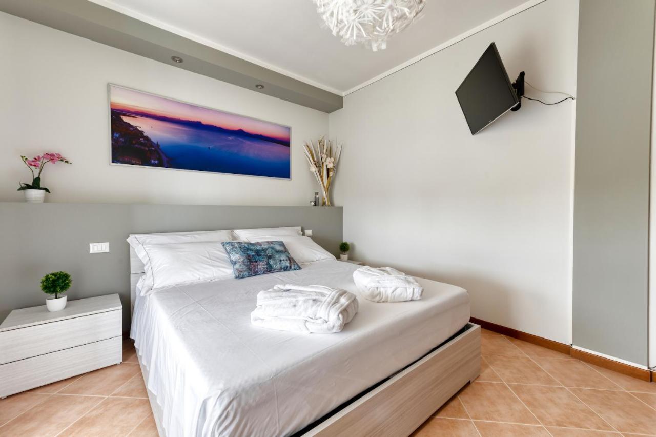 Wolf House - Sirmione Holiday エクステリア 写真
