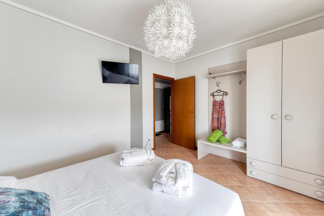 Wolf House - Sirmione Holiday エクステリア 写真