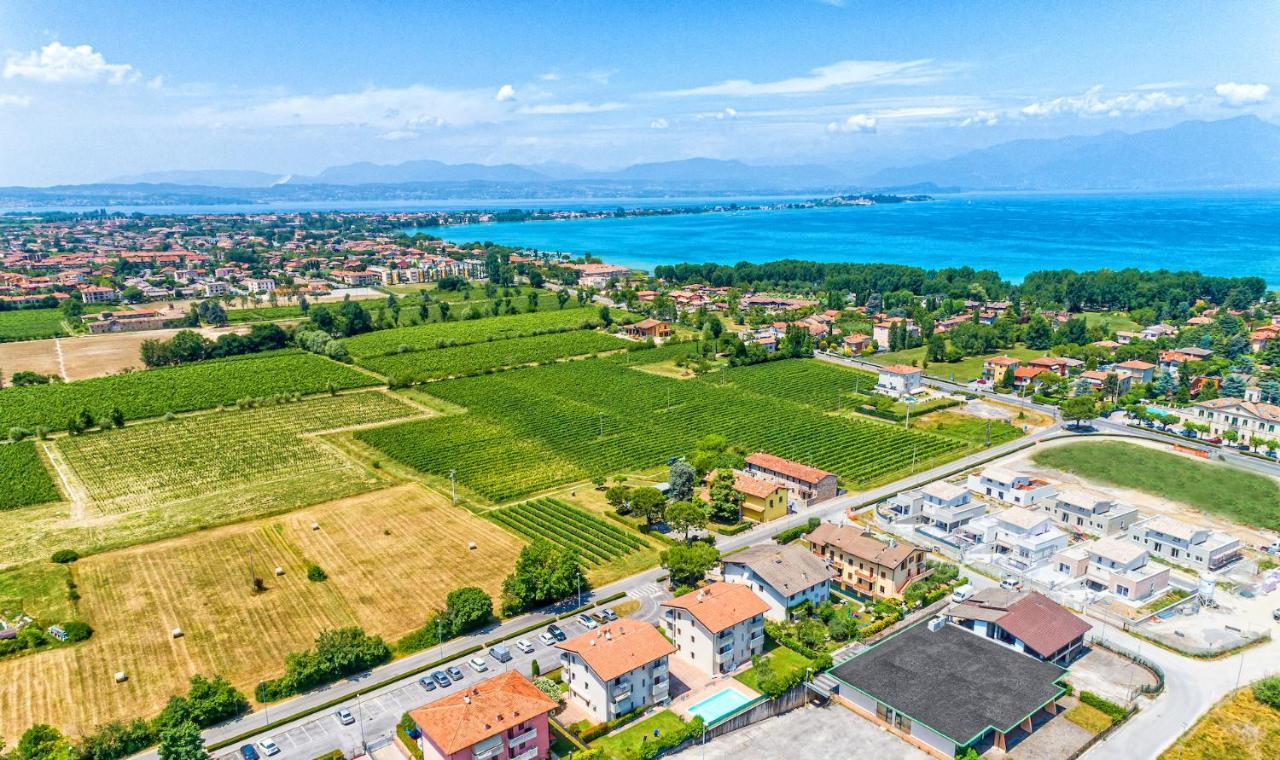 Wolf House - Sirmione Holiday エクステリア 写真